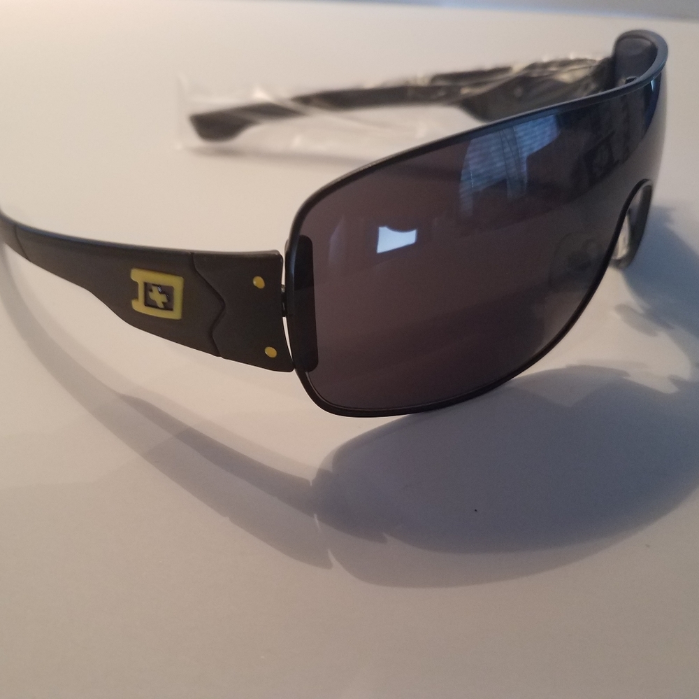 sunglasses - Picture 7 of 8
